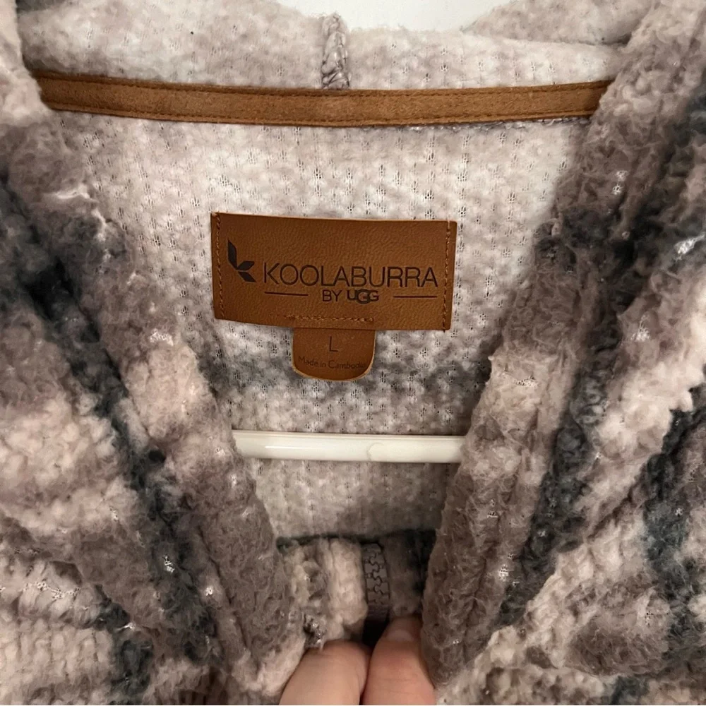 Koolaburra Gray and Cream Teddy Jacket - Picture 2 of 5